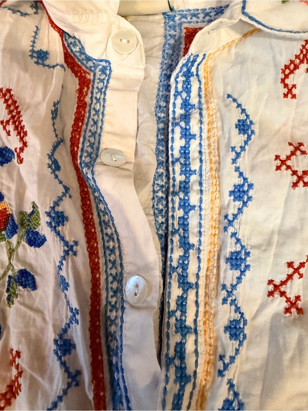 FARM Rio White Button-Down Shirt with Multicolor Floral Embroidery PRICE IS FIRM - Picture 3 of 5